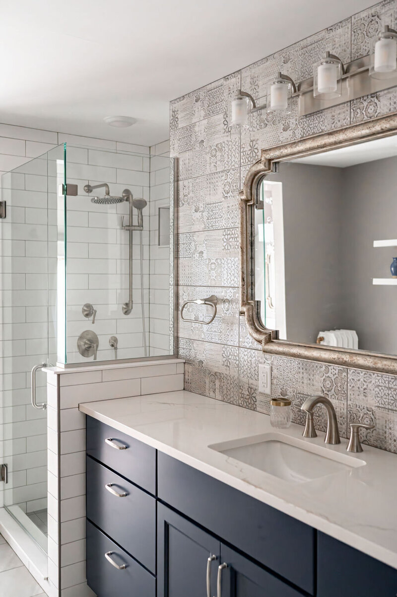 traditional-elegant-bathroom-vanity-03