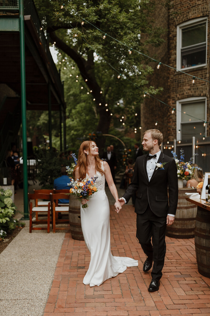 28-Firehouse-Chicago-Wedding-just-married