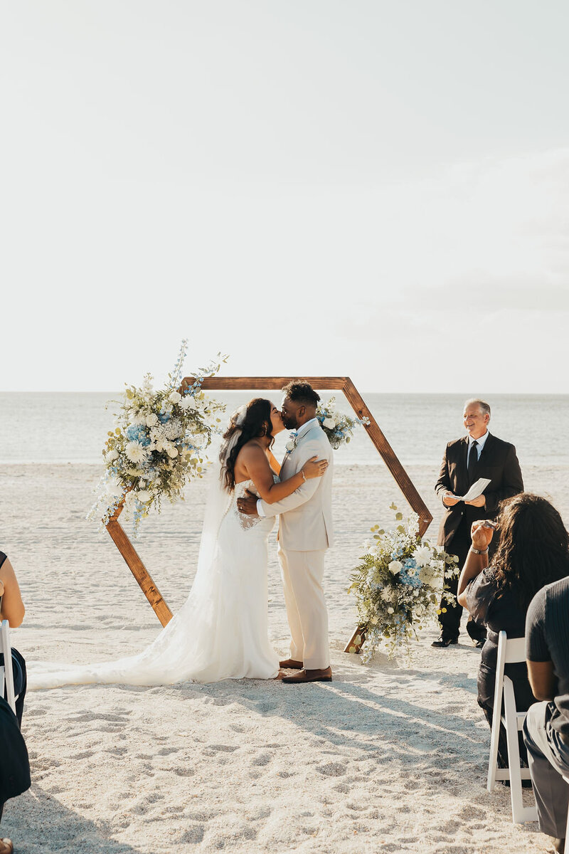 ariel-amir-photo-florida-beach-elopement-pass-a-grille-beach-chantilly-chic-celebrations-4