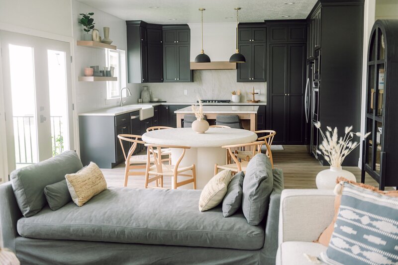 High quality kitchen and dining furniture with chaise longue available in Utah.