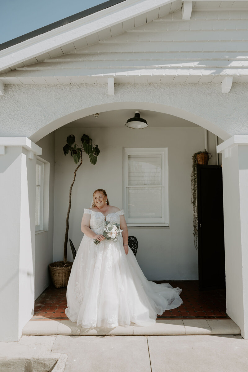 newly wed couple walking on the warrnambool golf course greens