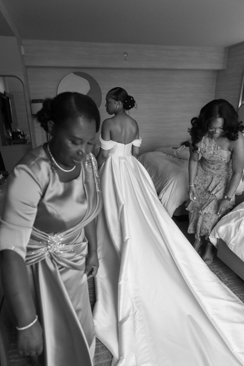 Explore the portfolio of Sol Luna Photography, your Detroit Documentary and Editorial Wedding Photographer. Browse our collection of captivating, story-driven wedding images that blend documentary and editorial styles to showcase your special day with authenticity and artistry.