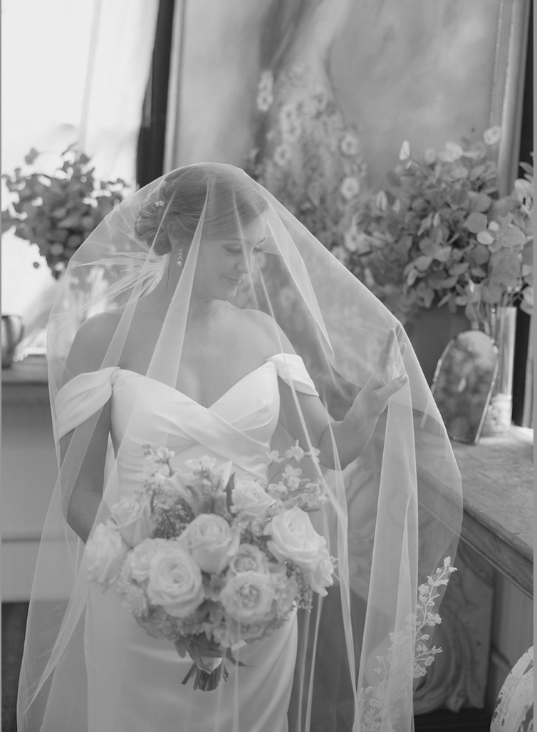 bride-with-bouquet