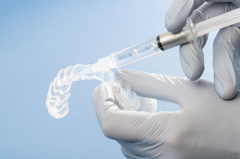 Whitening tray and syringe