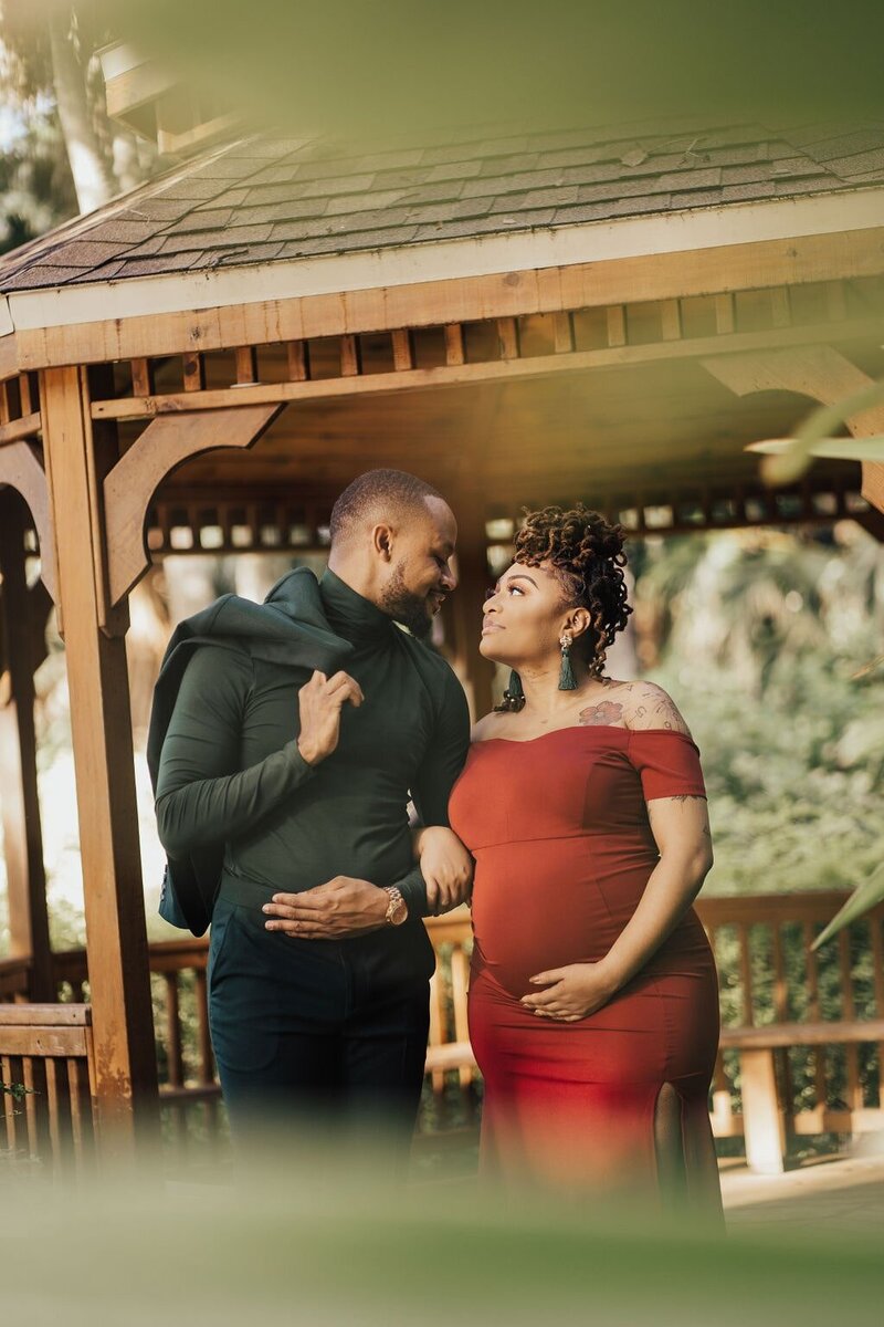 Classy Maternity Photoshoot for Couples in Jacksonville