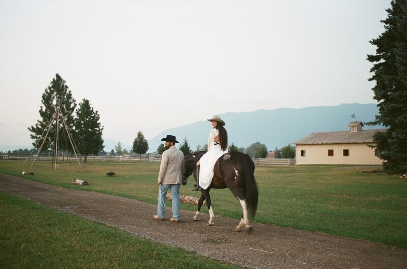 Rob_Tristan_Montana_Horse_Elopement_Audrey_Darke_Photography-43
