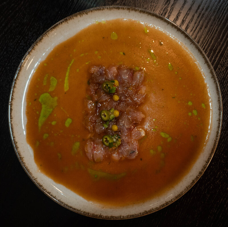 Tiradito con agua de tomate