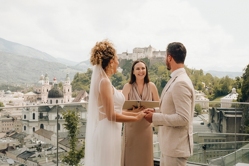 Eine freie Rednerin aus Salzburg für Hochzeiten und Freie Taufen