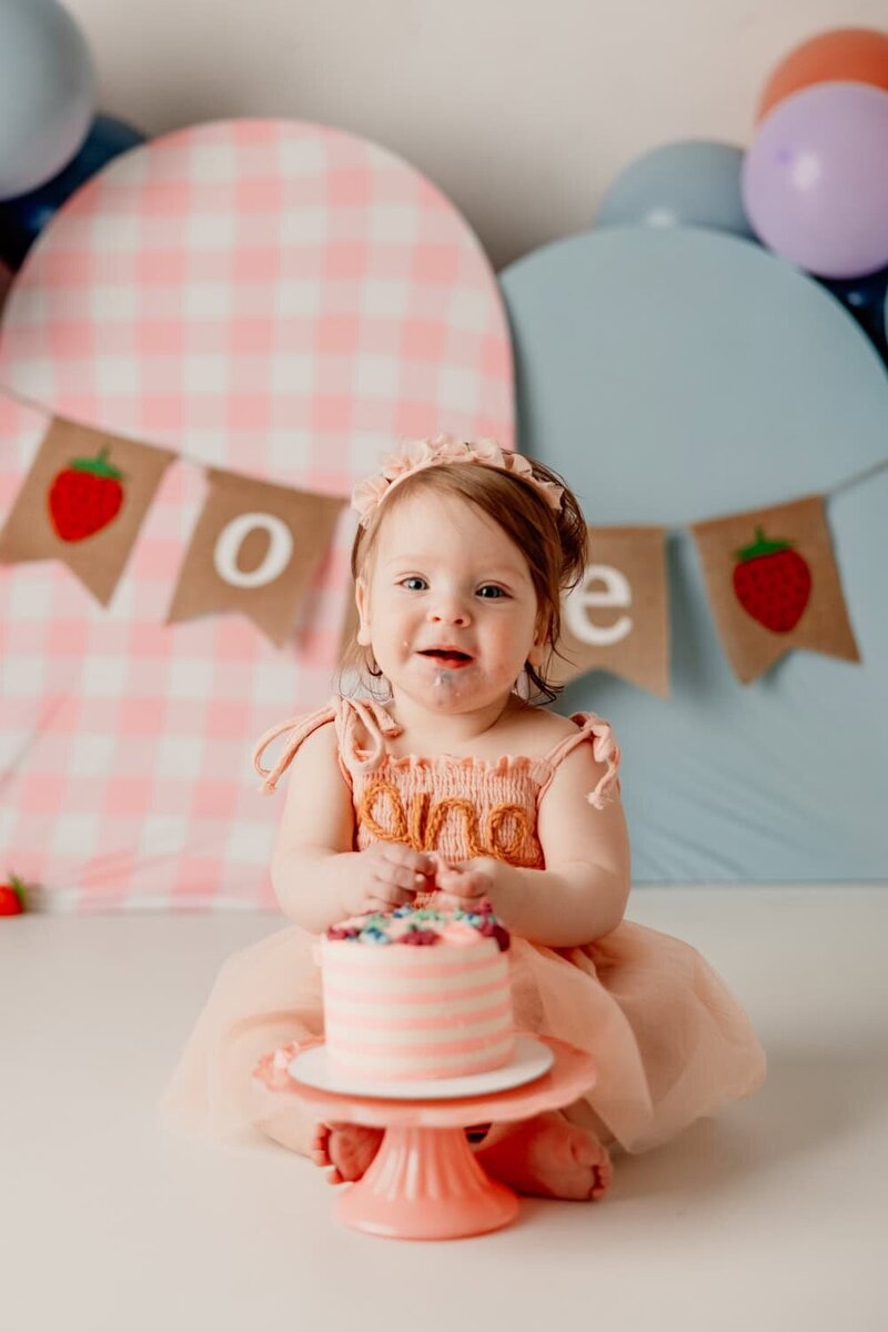 cedarburg wi cake smash photographer, cake smash photography near me, first birthday photography Cedarburg wisconsin