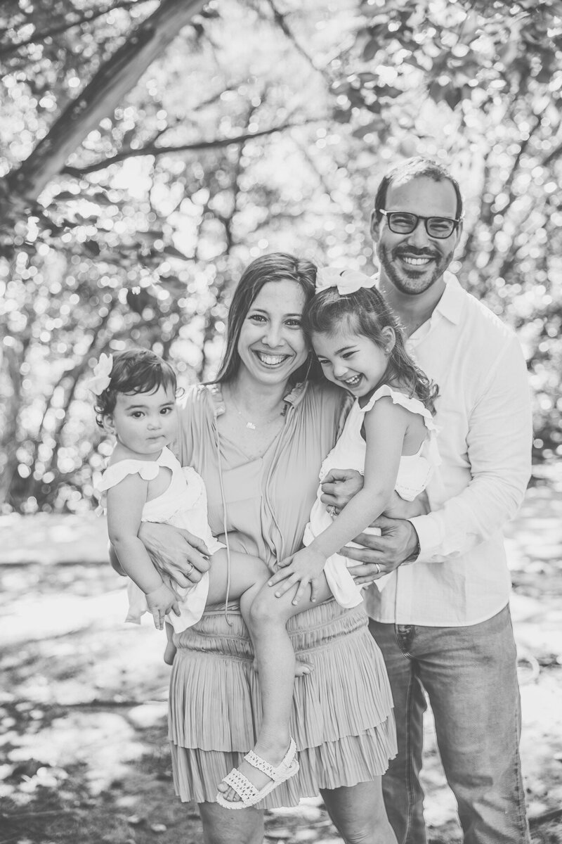florida-family-under-tree
