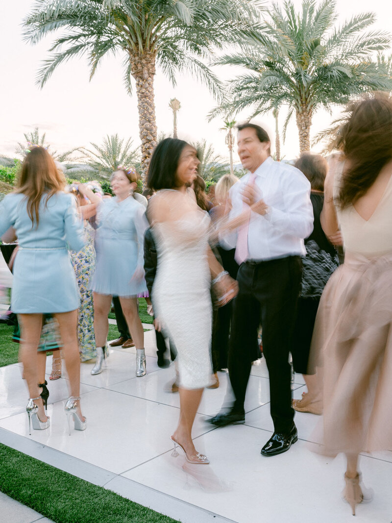 A romantic mid-century inspired luxury destination wedding set against the lush backdrop of the JW Marriott Desert Springs Resort & Spa in Palm Desert, California. Styled with iconic Manolo Blahnik heels and sun-drenched editorial details, this high-end celebration was captured with timeless sophistication by top international wedding photographer Michael Asmussen. Featuring modern California elegance and cinematic artistry, this wedding editorial blends couture fashion, refined design, and the soul of destination romance—perfectly suited for discerning couples and luxury publications alike. 팜 데저트, 캘리포니아의 JW 메리어트 데저트 스프링스 리조트 & 스파를 배경으로 한 로맨틱한 미드센추리 스타일의 럭셔리 데스티네이션 웨딩. 마놀로 블라닉 힐과 햇살 가득한 에디토리얼 디테일로 스타일링되었으며, 국제적으로 활동하는 웨딩 포토그래퍼 마이클 아스무센이 세련되게 촬영했습니다. 이 웨딩 에디토리얼은 꾸뛰르 패션, 정제된 디자인, 그리고 데스티네이션 로맨스의 감성을 조화롭게 담아내며 고급스러운 커플과 프리미엄 웨딩 매거진에 완벽하게 어울립니다. 一场浪漫的中世纪风格奢华目的地婚礼，在加州棕榈沙漠 JW 万豪沙漠温泉度假村举行。搭配经典的 Manolo Blahnik 高跟鞋和阳光洒落的时尚细节，由国际著名婚礼摄影师 Michael Asmussen 以优雅而永恒的视觉语言捕捉。这组婚礼大片融合了高级时装、精致设计与浪漫情感，是为追求极致品味的新人与高端婚礼刊物量身打造的典范之作。Una boda de destino lujosa con estética romántica de mediados de siglo celebrada en el JW Marriott Desert Springs Resort & Spa en Palm Desert, California. Con detalles editoriales bañados por el sol y los icónicos tacones de Manolo Blahnik, esta celebración fue capturada con elegancia atemporal por el fotógrafo internacional de bodas Michael Asmussen. Una editorial nupcial que combina moda couture, diseño refinado y la esencia del romance de destino, ideal para parejas exigentes y publicaciones de lujo. カリフォルニア州パームデザートのJWマリオット・デザートスプリングス・リゾート＆スパで行われた、ロマンティックなミッドセンチュリースタイルのラグジュアリー・デスティネーションウェディング。マノロ・ブラニクのアイコニックなヒールと、陽光に包まれたエディトリアルなディテールで彩られたこのハイエンドな祝宴は、国際的に活躍するウェディングフォトグラファー、マイケル・アスムッセンによってタイムレスな洗練で捉えられました。クチュールファッション、洗練されたデザイン、そしてデスティネーション・ロマンスの魂が融合したこの作品は、目の肥えたカップルや一流ウェディング誌に理想的な内容となっています。