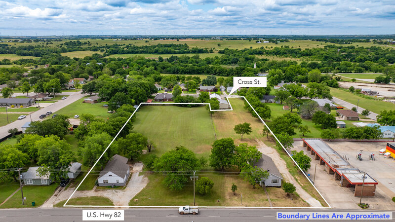 Texas home with large backyard for sale in Nocona Texas