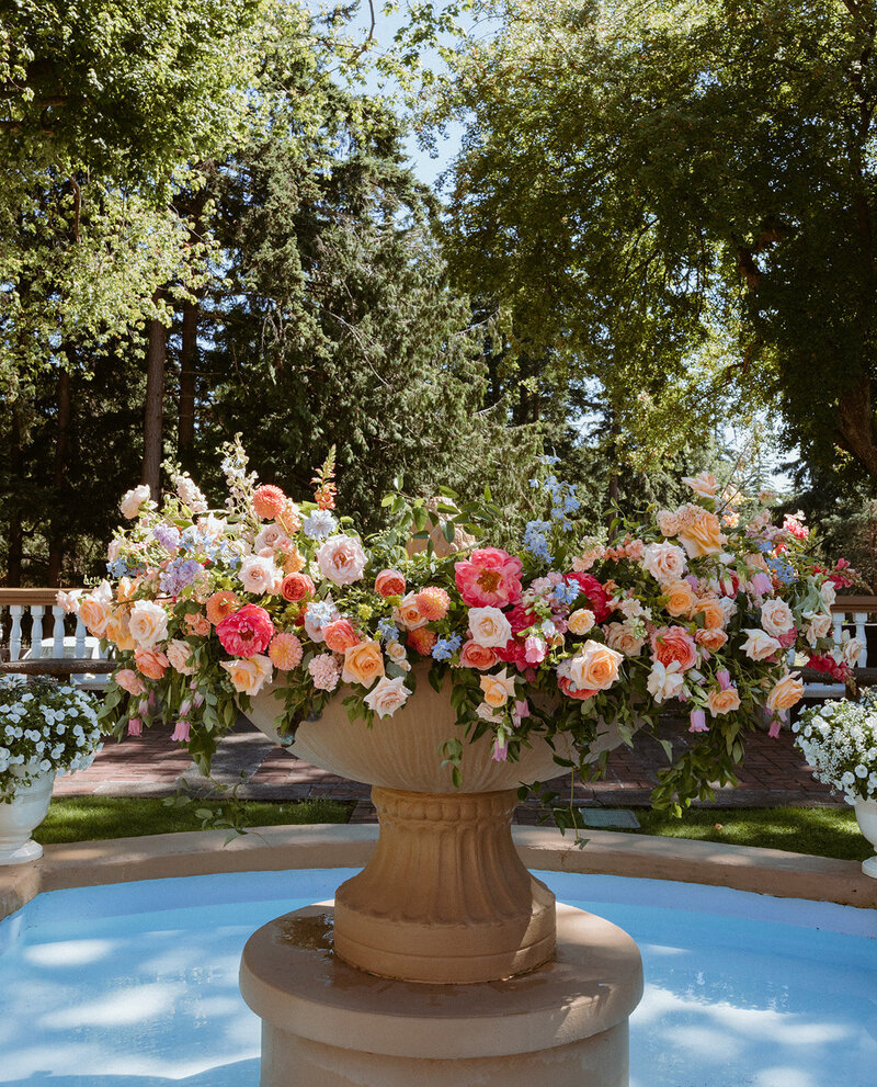 lairmontmanorwedding-floral-fountain-flora-pacifica
