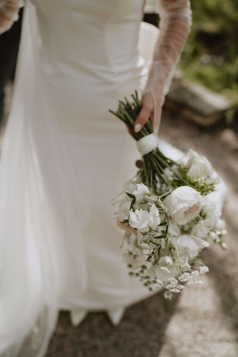 White bouquet of flowers at Brinsop Court