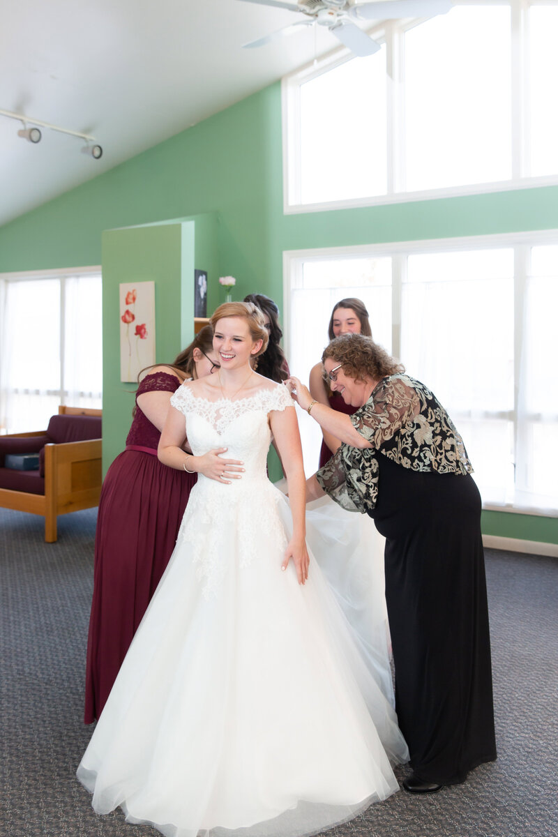 Wedding-Preparations_Harrisburg-Hershey-Lancaster-Wedding-Photographer_Photography-by-Erin-Leigh_0033