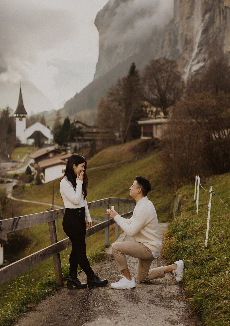 A wedding proposal in the Lauterbrunnen Valley. In the background you can see the church and the village of Lauterbrunnen.