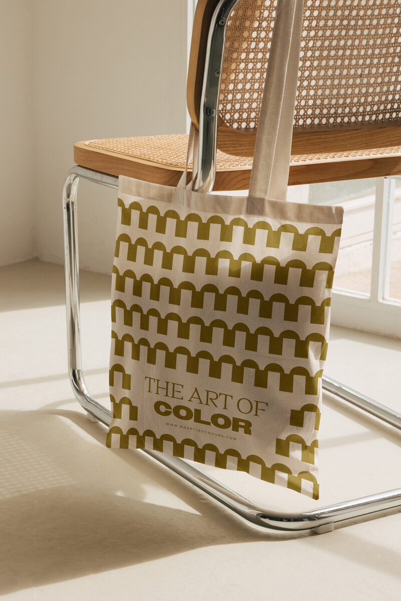 Illustratieve kaart en persoonlijke welkomstbrief in luxe papierset voor gasten van Dimora di Dante, met warme visuele stijl.