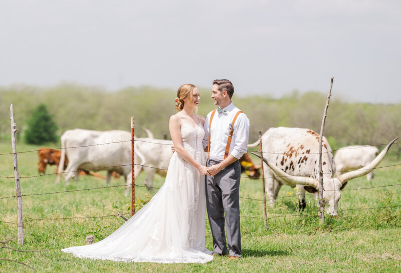 Farm-wedding-couple-photoshoot