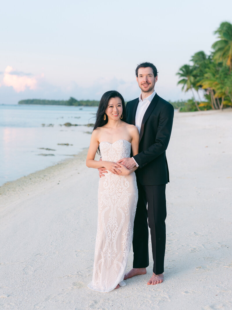 Tahitian pearl necklace and stationery linen in Tahiti