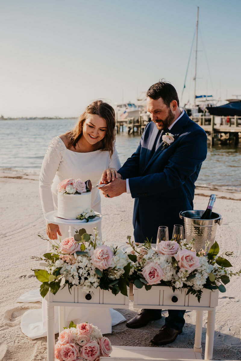 mariah-lacy-photo-isla-del-sol-yacht-club-elope-in-tampa-chantilly-chic-planners-5