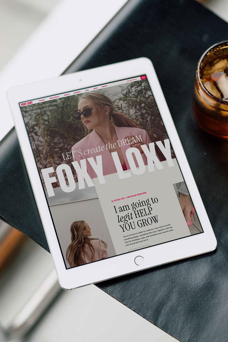 FoxyLoxyMockup