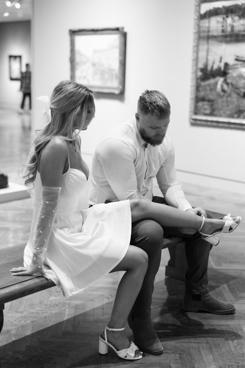 Minneapolis-Institute-Art-Engagement-photo-inspiration-art-gallery-alexandra-robyn-wedding_0005