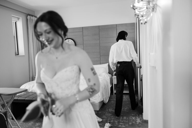 Documentary wedding day photography by Cincinnati Wedding Photographer Cheyenne Bayne