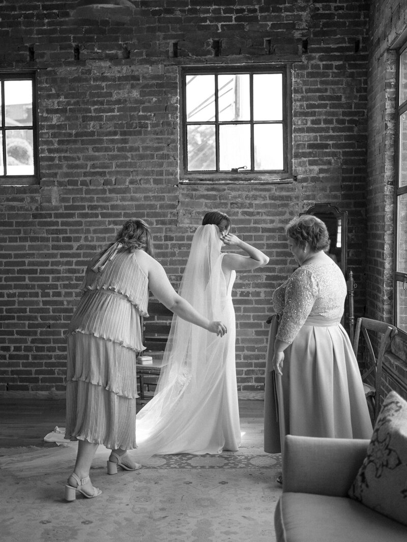 Black and white image of a bride getting ready for her Nashville wedding