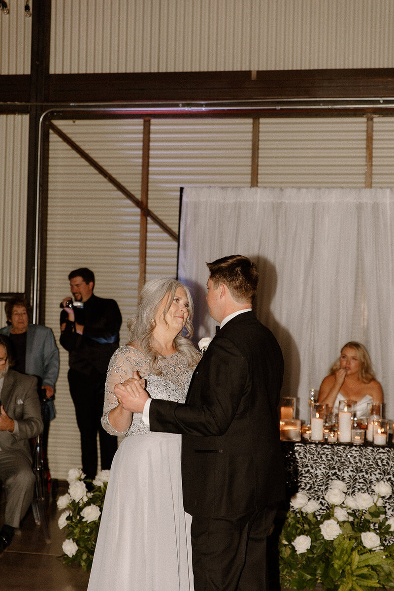 kelsey-kohl-wedding-preview-taylorraephotofilm-188