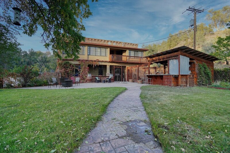 the-courtyard-at-the