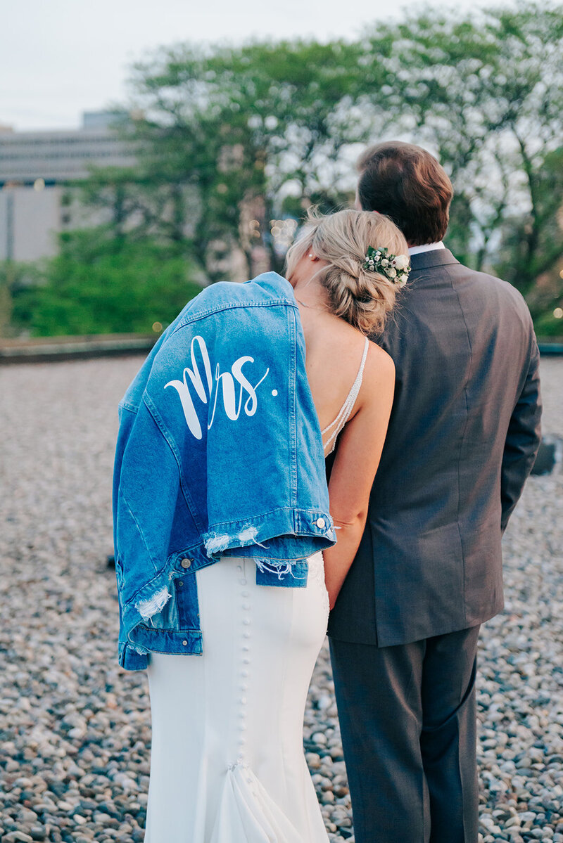 DETROIT-WEDDING-PHOTOGRAPHER-CAPTURED-BY-KELSEY-WHISKEY-FACTORY-WISNIEWSKI-1019_websize