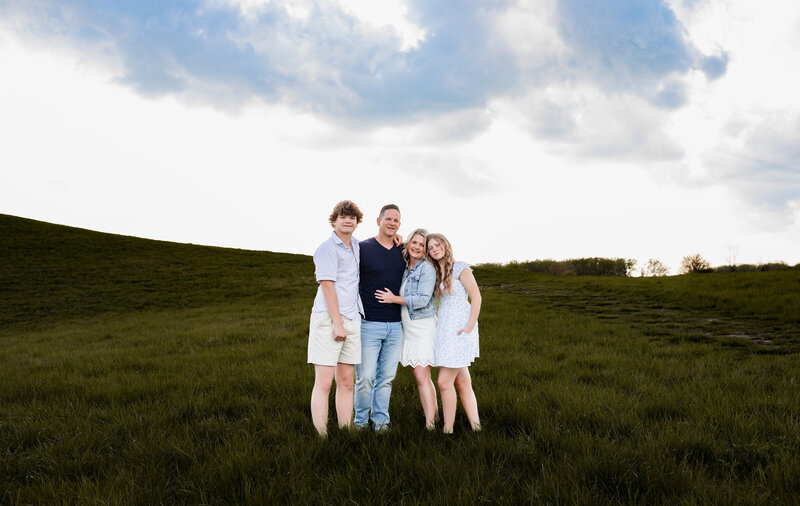 family photographer , family portraits in toledo, Ohio