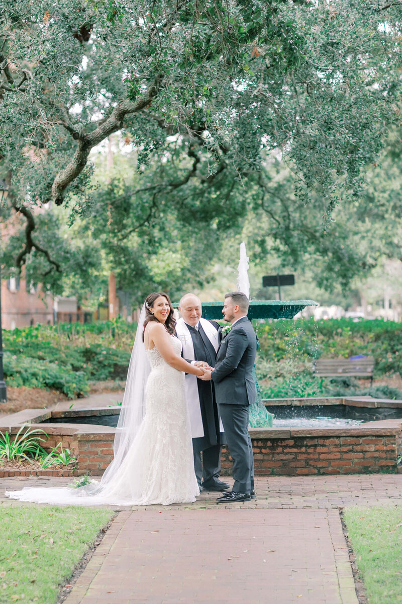 Savannah_Elopement_in_Columbia_Square0009