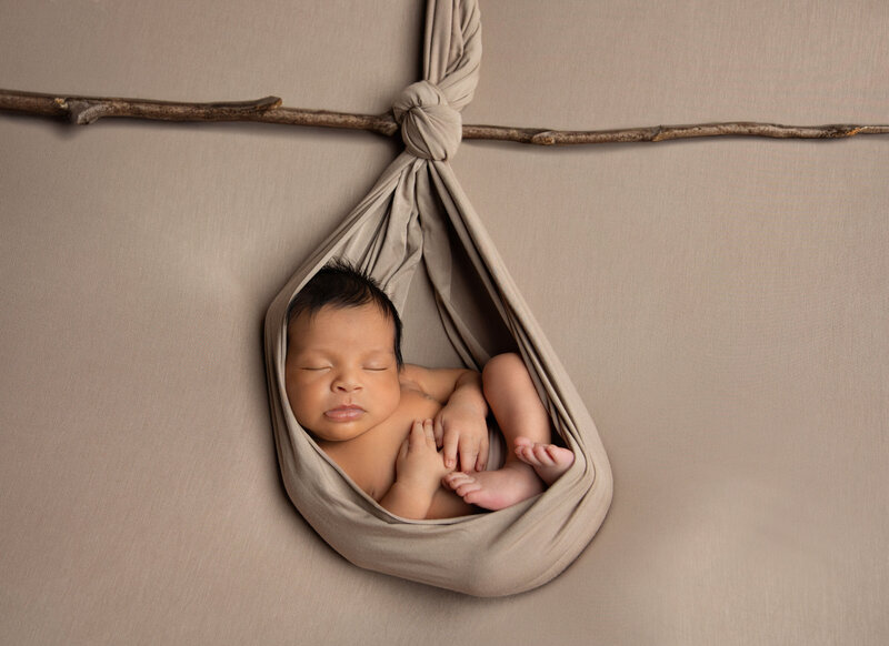newbornbabyboynewfamilynewbabybestphotographertudiofamilybirthdaynewbornboyamilynewborngirlfirstbirthdayportraiturephotographystudioportraitsnewborngirlboyfamilyEvaMaganaPhotographychildphotographer (4 of 41)