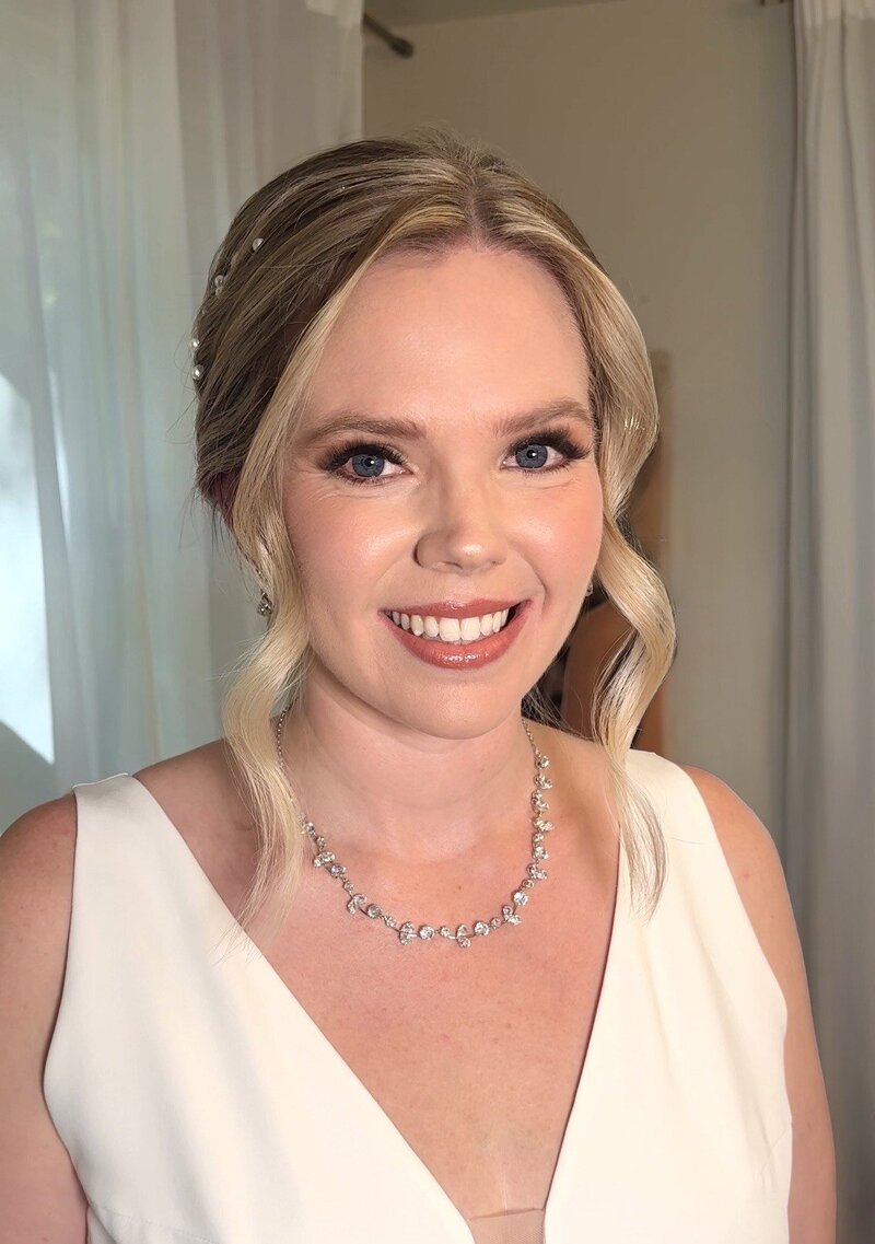 soft glowy bridal makeup look with neutral and pink tones on lips and cheek