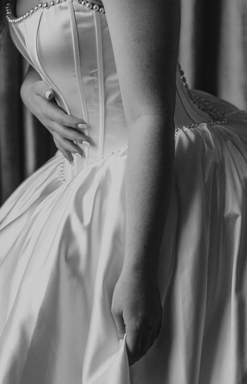 Elegant Paris wedding planner styling a luxury celebration near the Eiffel Tower with romantic florals and fine-art details.