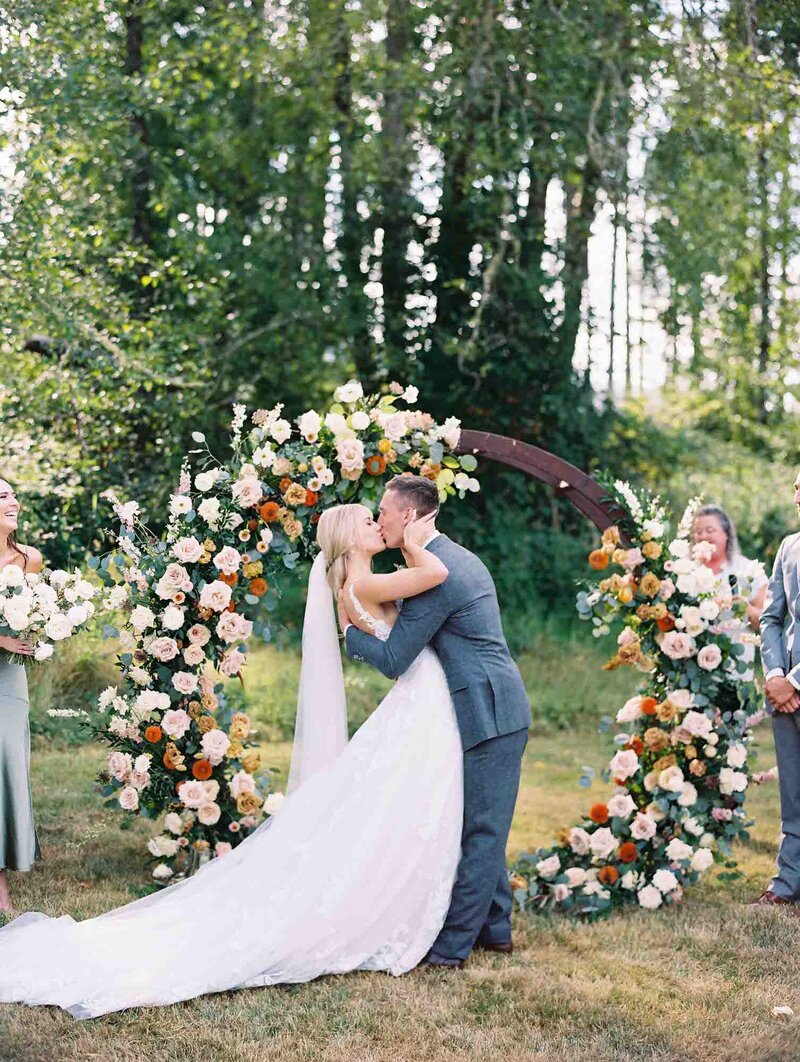 seattle-wedding-photographer-floral-arch-ceremony
