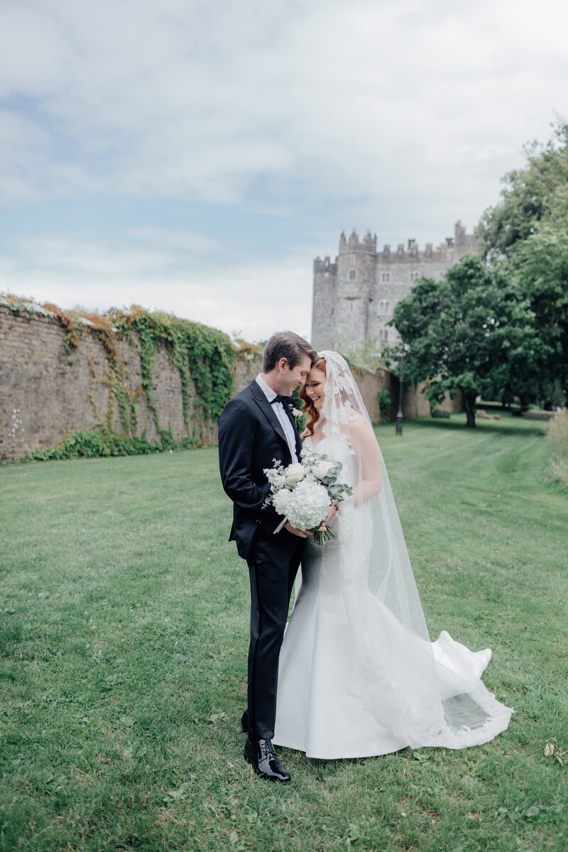 redheaded-bride-with-vintage-veil-with-groom-at-castle