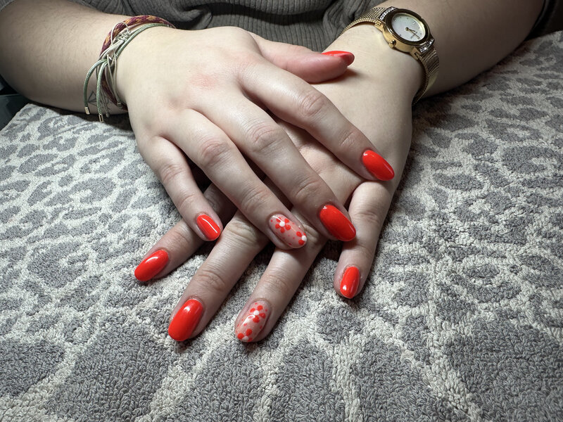 orange-flower-nails