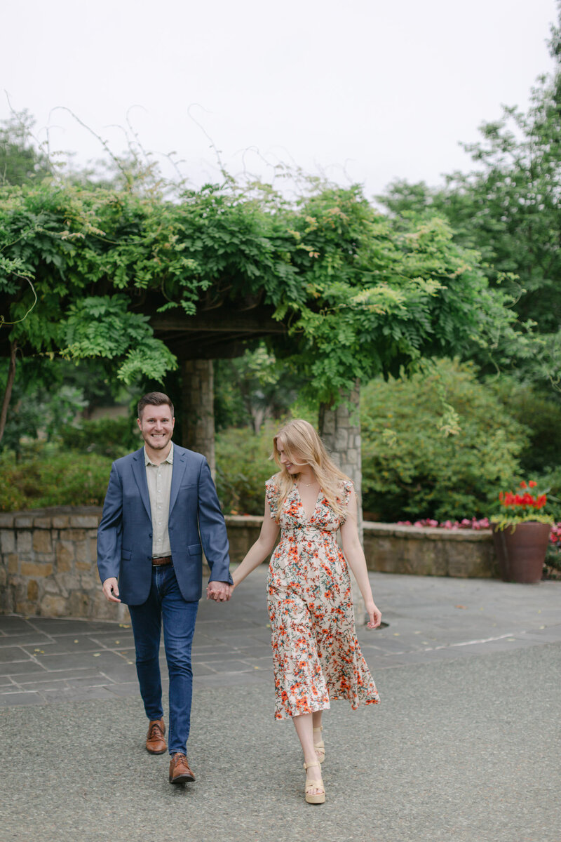 engagement photos at Dallas Arboretum