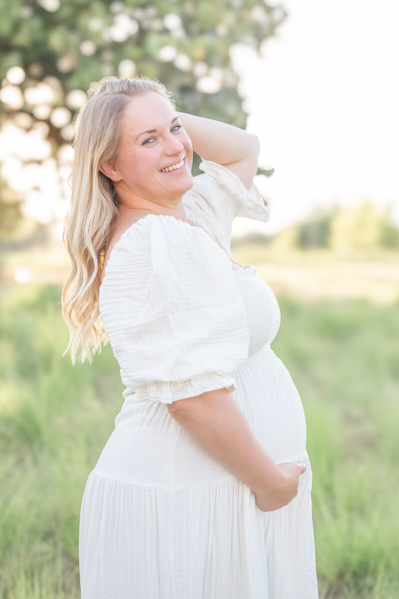 Apex Newborn Photographer photo of mom with bump