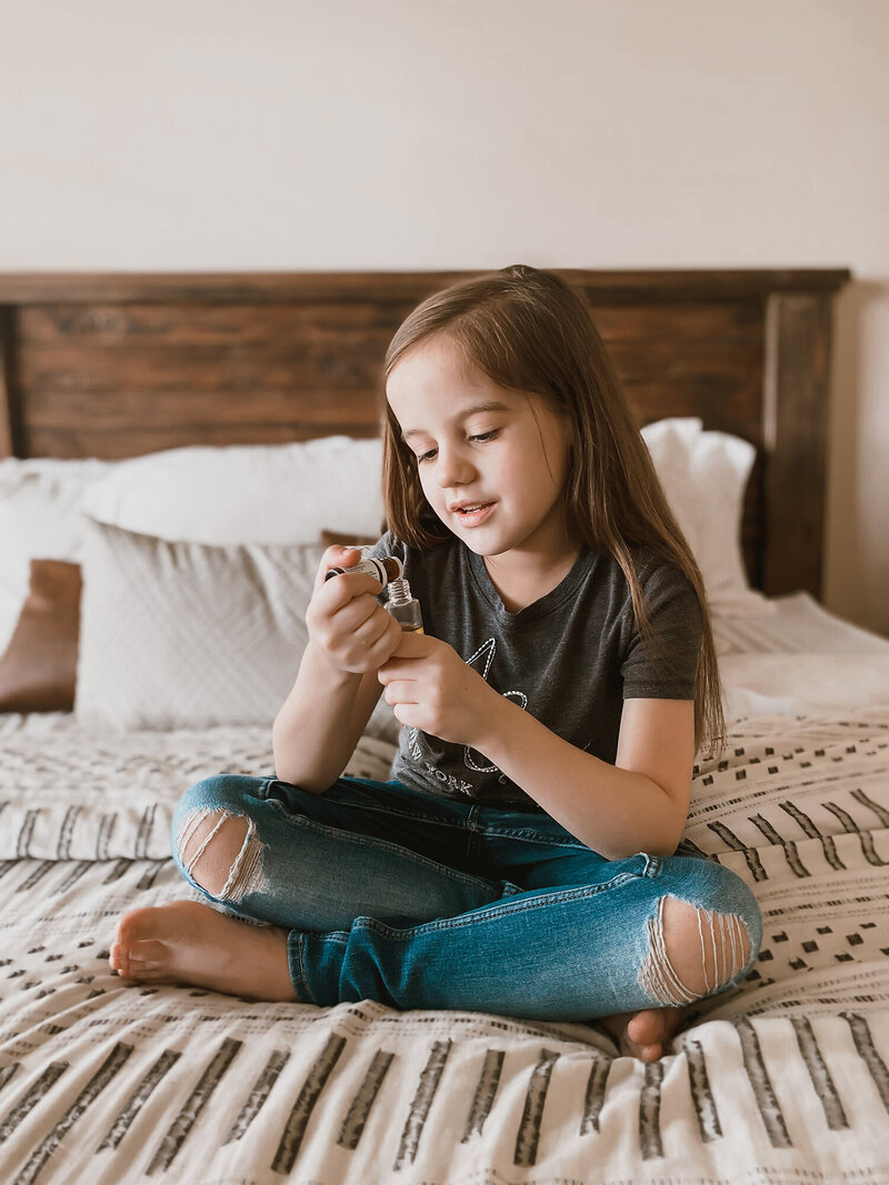 KidsAndEssentialOilsWhatWeLoveInOurHome_HomeAndLifestyleBlog_©KaraLayne_071421_05