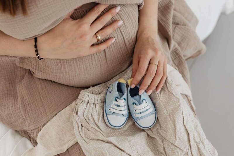 kaboompics_pregnant-woman-folding-clothes-for-her-baby-26739