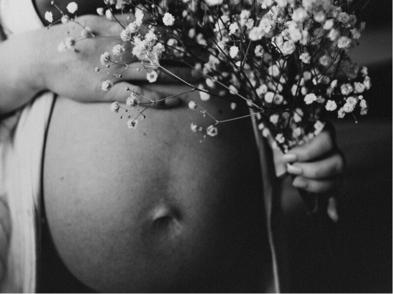 Zwangerschapshoot zwart wit foto