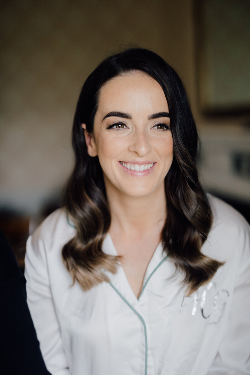 bride-getting-ready-in-mount-juliet-honeymoon-suite