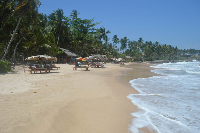 Reis_met_kinderen-Sri_Lanka-strand-zuiden