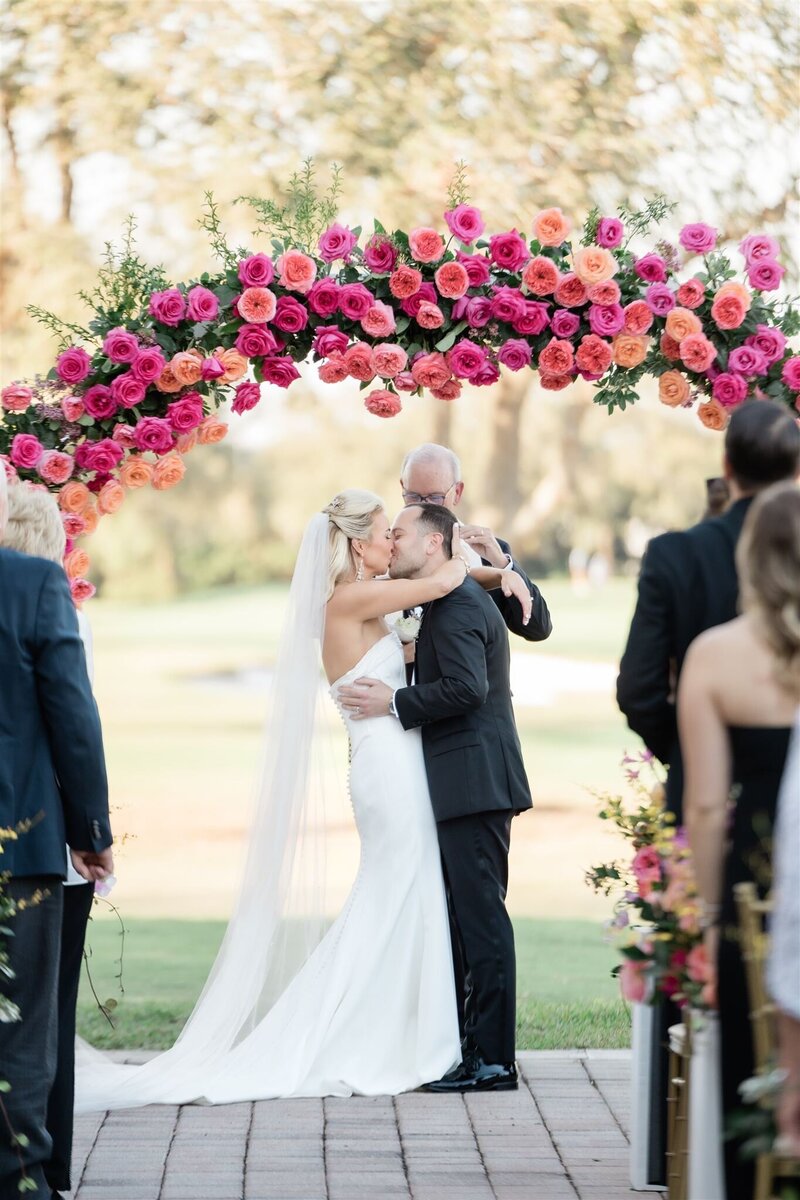 wedding ceremony at the country club of orlando by orlando wedding photographer