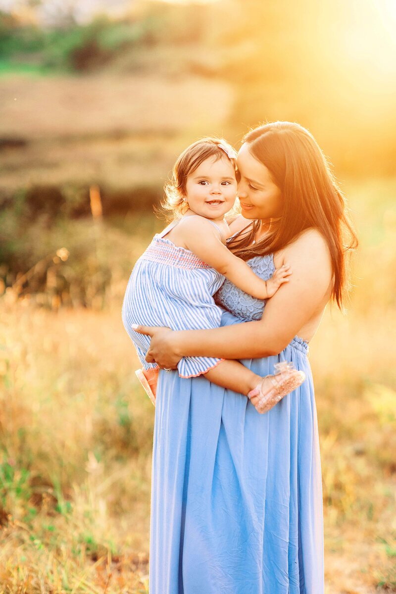 Kent-Wa-Maternity-Photos-At-Clark-Lake-Park