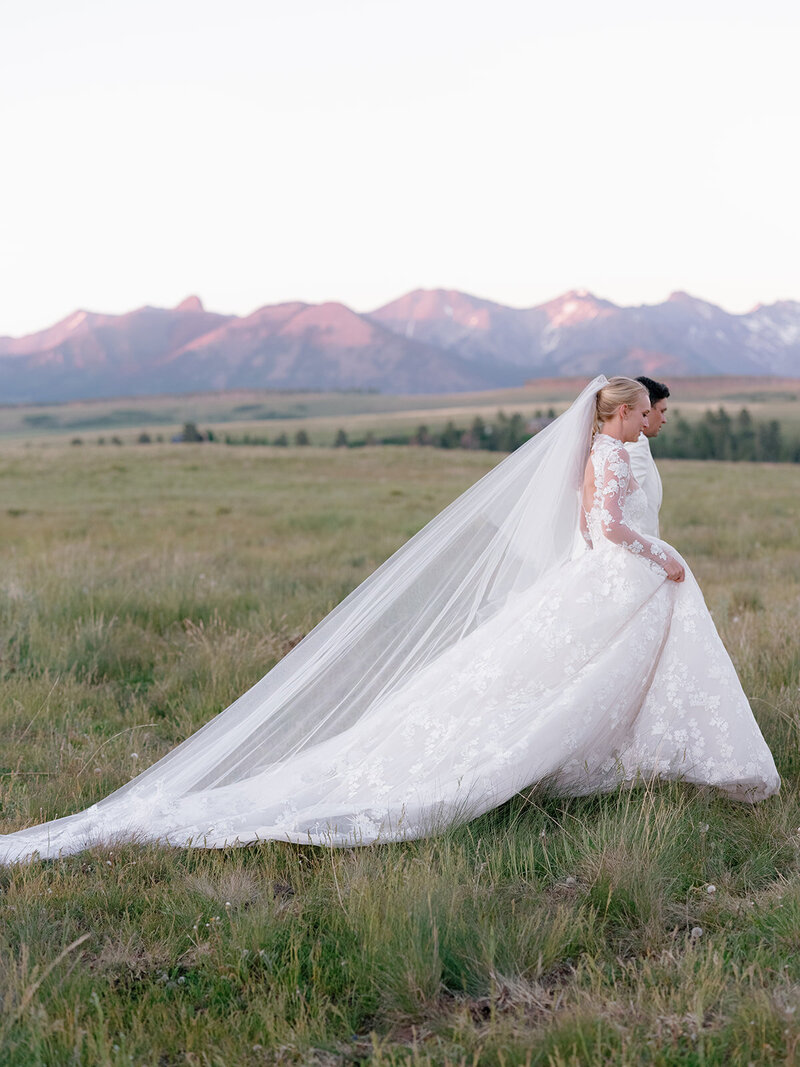 Outdoor wedding portraits. Telluride Colorado wedding photographer. Brides gown with lace