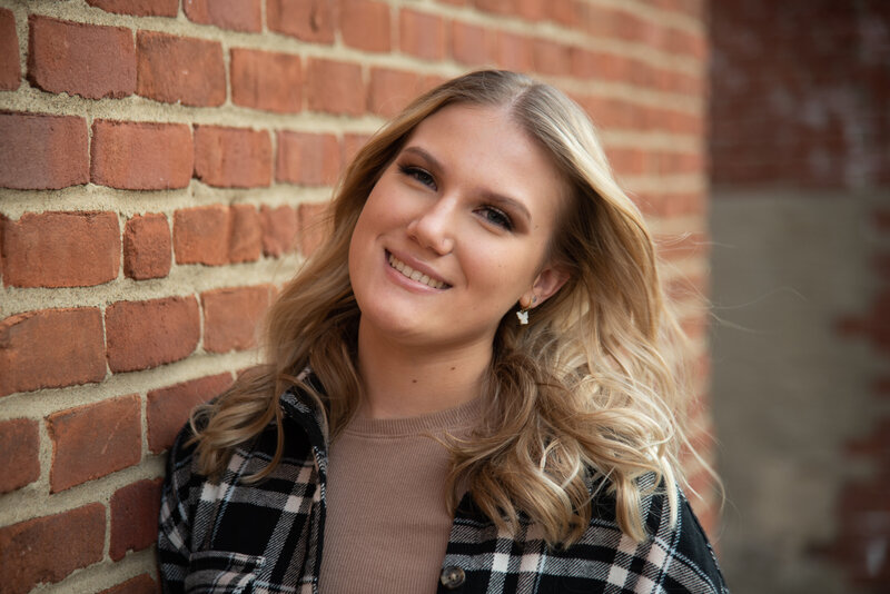 MedinaSquareMedinaOhioSeniorPhotosPositivelyPortraits6